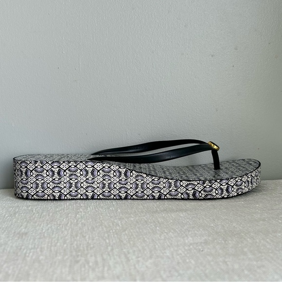 TORY BURCH ⭐️NEW⭐️ ladies xl pattern flip flops - Picture 7 of 8